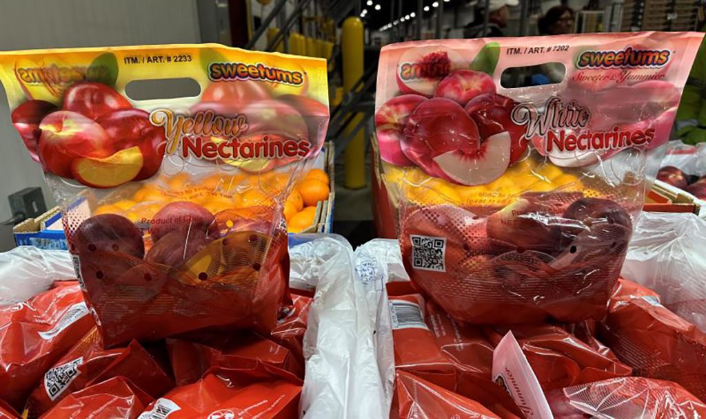 white-yellow-Nectarines-fruit-packaging-bag-design-toronto-juggernaut-design-adam-jarvis-stone-fruit